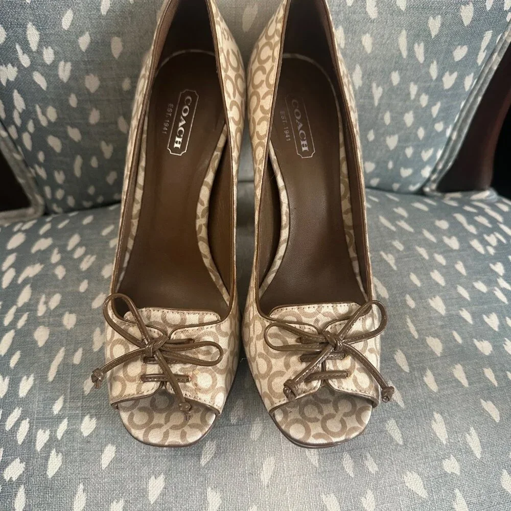 Coach Women’s “Corey” A3320 Open‑Toe Pumps – Size 5.5 - Picture 7 of 8